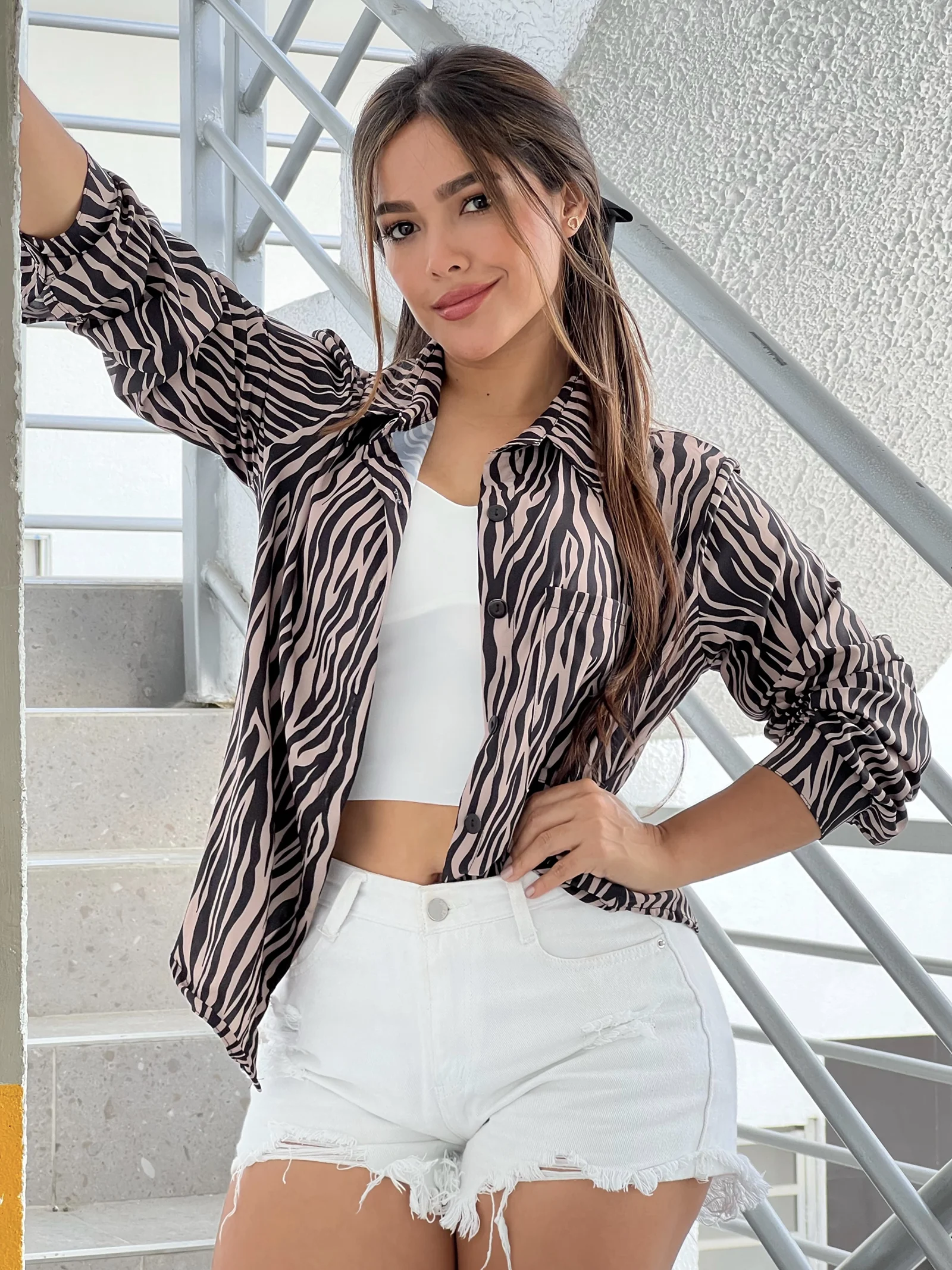 Blusa camisera abierta, vista frontal